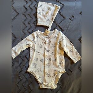 Grayson Collective Long Sleeve Onesie & Bonnet